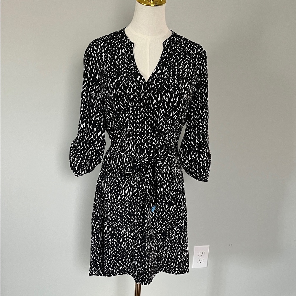 Express Black and White Printed Long-Sleeve Tie-Waist Dress